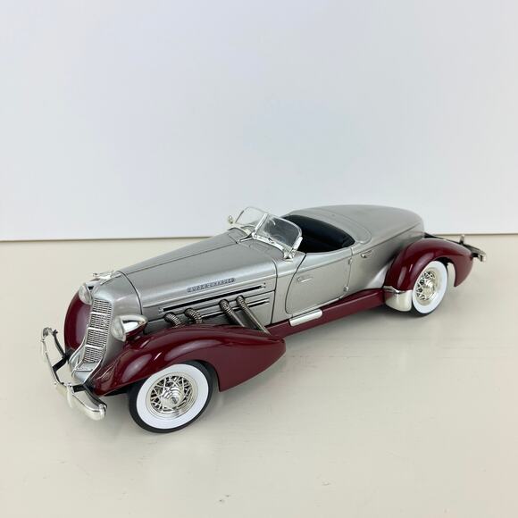 Ertl 1935 Auburn Boat Tail Roadster Convertible 1:18 Scale Model Car - Picture 1 of 12